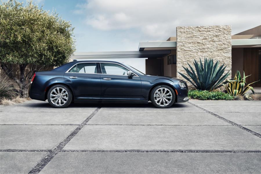  Chrysler 300C Platinum 2015 года  (фото 43 из 47)